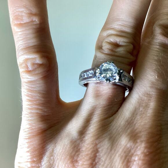 Ladies 925 Sterling Silver Cubic Zirconia Engagement Solitaire Ring - Picture 8 of 8